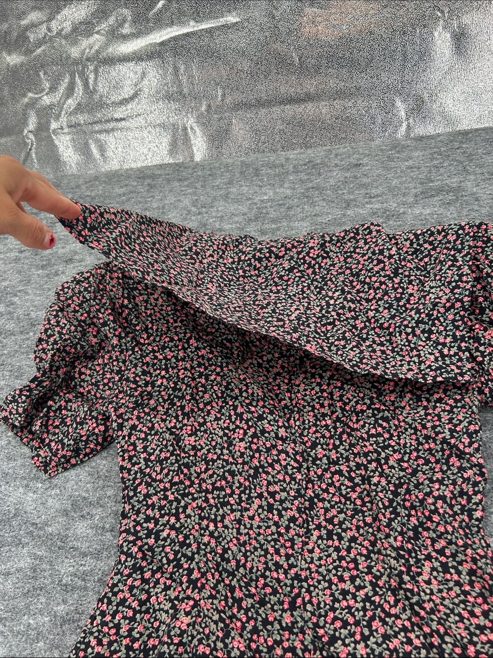 Vintage Chamney’s Black Floral Rayon Off Shoulder Button Front Midi Dress Size 5 - Picture 10 of 13